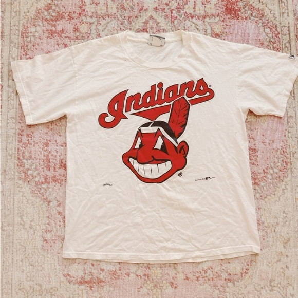 Lee Other - Vintage Men’s Graphic T-Shirt with Red and White Design “Indians”